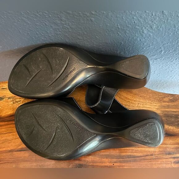 Naturalizer sandal, size 8 Wide - Picture 4 of 6